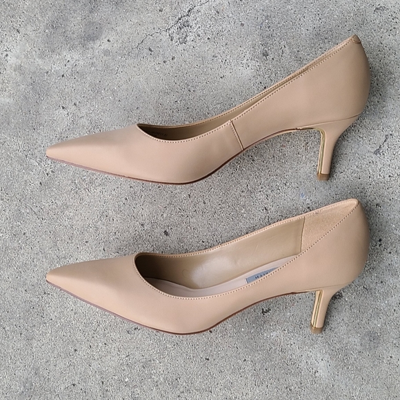 Nude Charles & Keith kitten heels size 39 usa size 8.5 - Picture 3 of 5